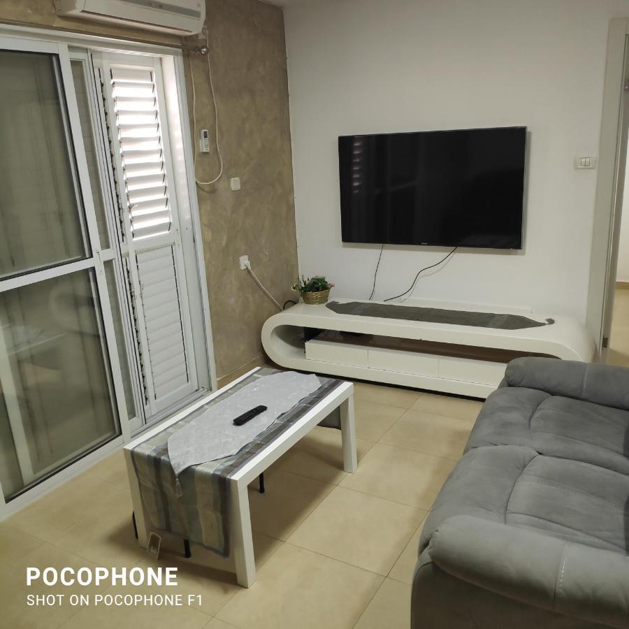 סוויטה של אלון Apartamento Arad Exterior foto